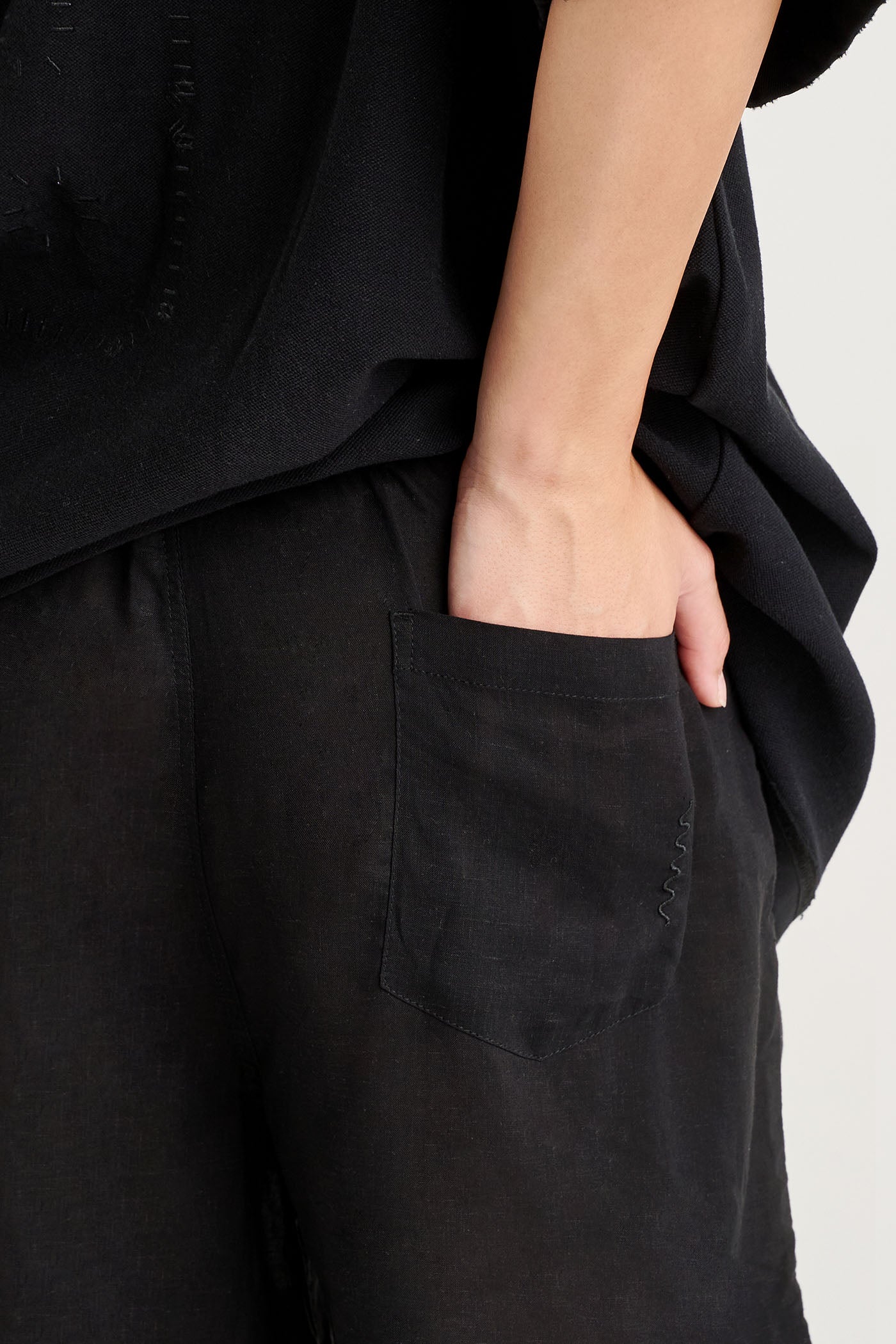 OH SO ESSENTIAL TROPPY TIE SHORTS