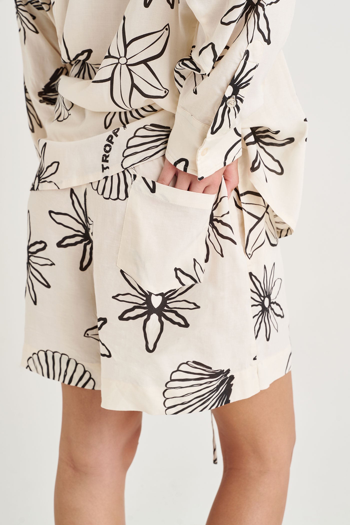 SEA BLOOM SHORTS