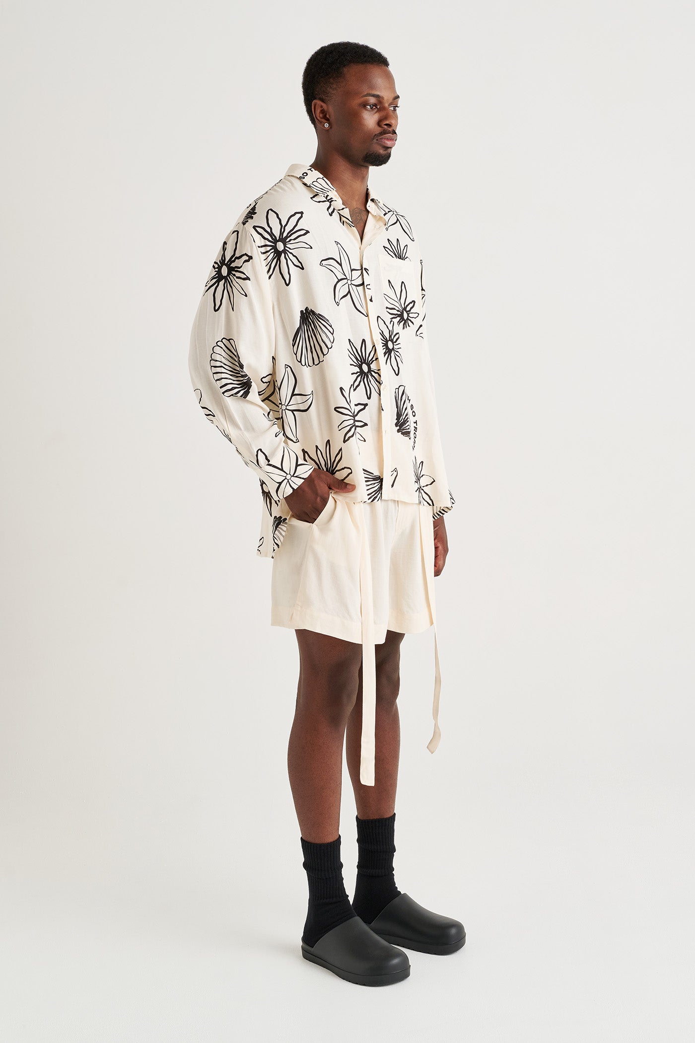 OH SO ESSENTIAL TROPPY TIE SHORTS